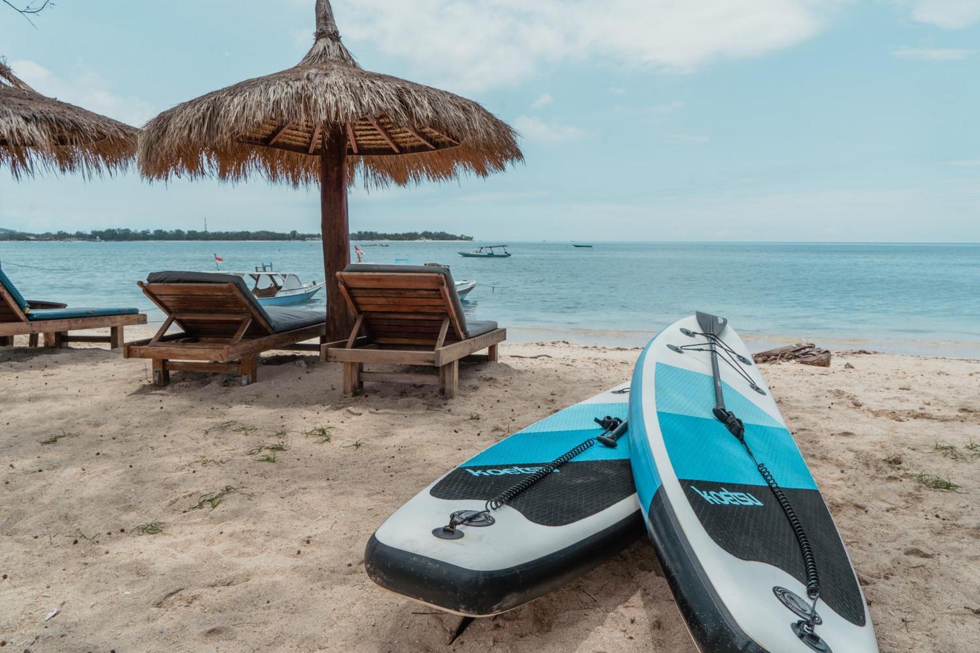 Sunscape Villa - Beachfront And Private Pool Gili Air Extérieur photo