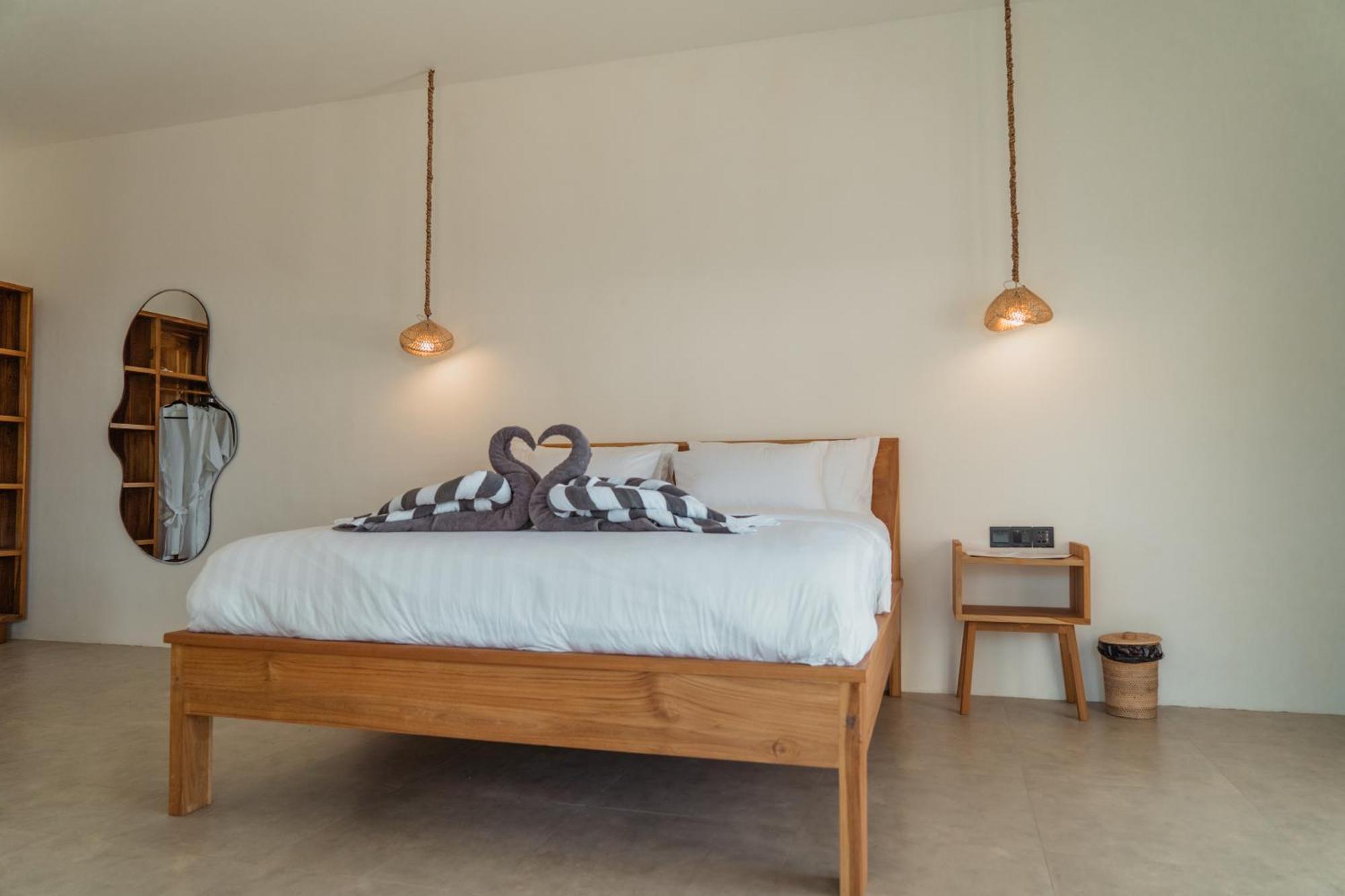 Sunscape Villa - Beachfront And Private Pool Gili Air Extérieur photo