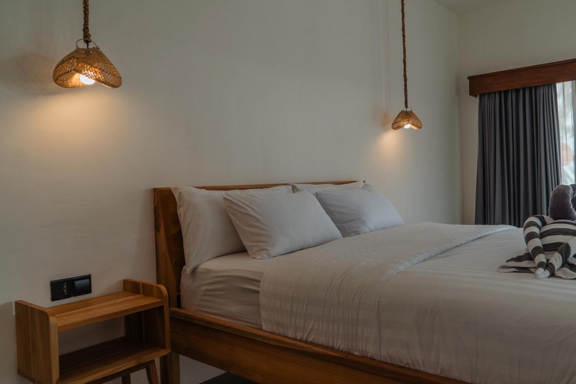 Sunscape Villa - Beachfront And Private Pool Gili Air Extérieur photo