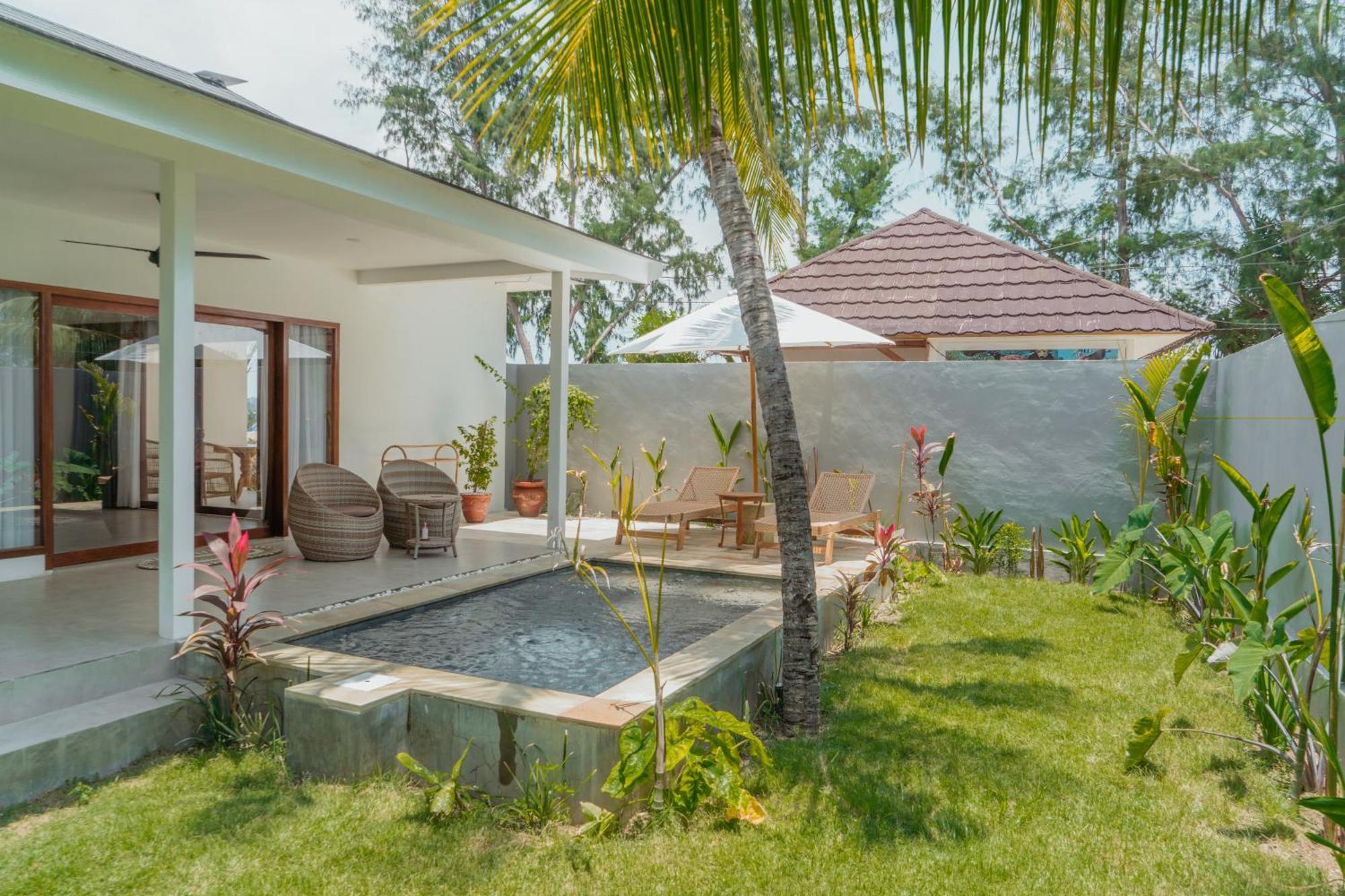 Sunscape Villa - Beachfront And Private Pool Gili Air Extérieur photo