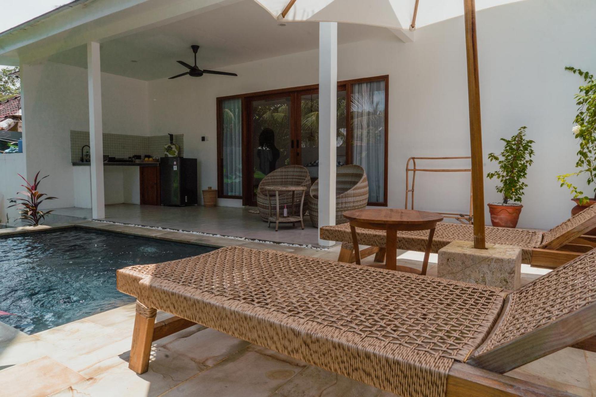 Sunscape Villa - Beachfront And Private Pool Gili Air Extérieur photo