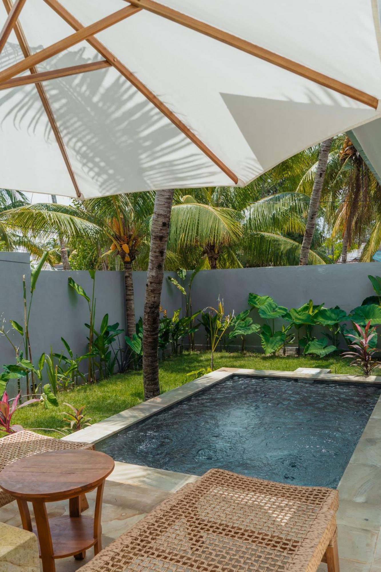 Sunscape Villa - Beachfront And Private Pool Gili Air Extérieur photo